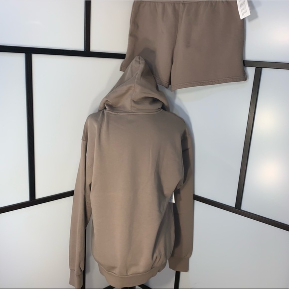 🆕Aritzia The Constant 2-Piece Midway Hoodie & Shorts Set in Rare Taupe - Picture 7 of 14